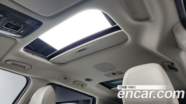 Kia Carnival 2021 — ფოტო 19/20