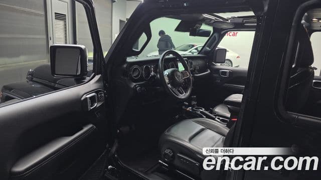 Jeep Wrangler 2022 — Şəkil 13/20