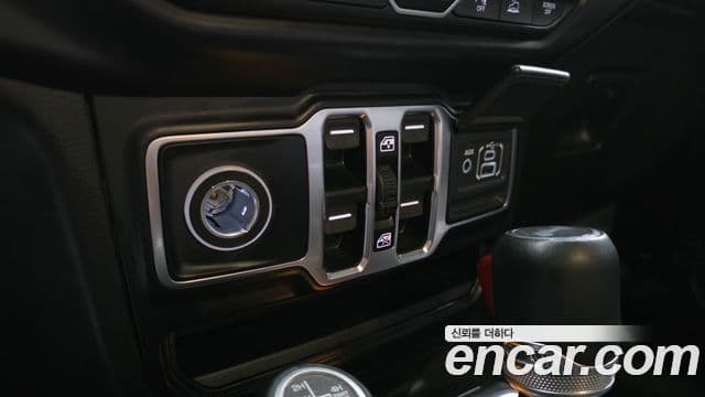 Jeep Wrangler 2022 — Şəkil 10/20