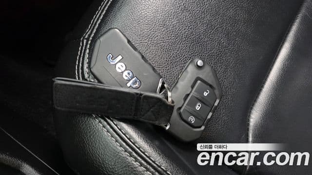 Jeep Wrangler 2022 — Şəkil 9/20
