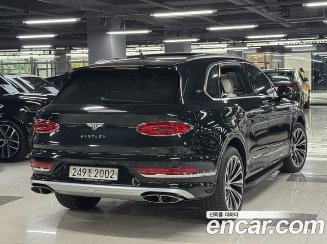 Bentley Bentayga 2024 — ფოტო 3/19