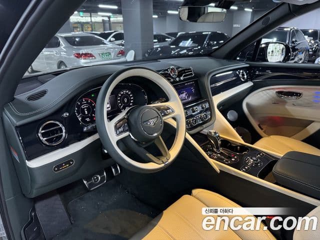Bentley Bentayga 2024 — ფოტო 4/19