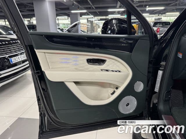 Bentley Bentayga 2024 — ფოტო 6/19