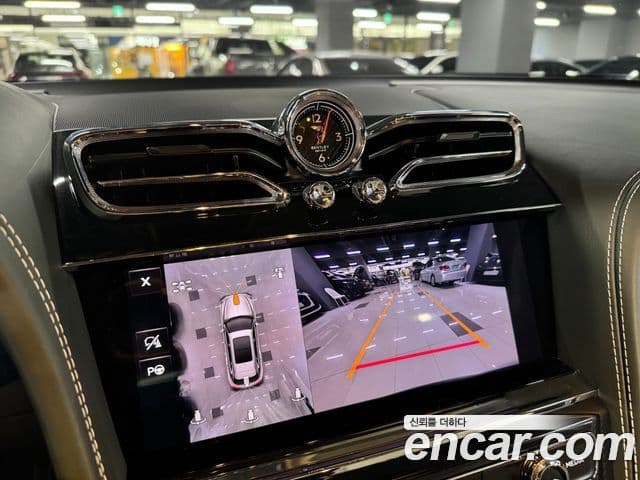 Bentley Bentayga 2024 — ფოტო 8/19