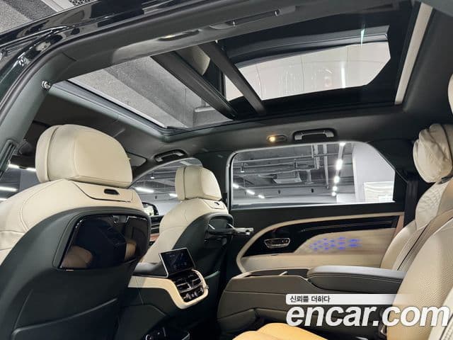 Bentley Bentayga 2024 — ფოტო 14/19