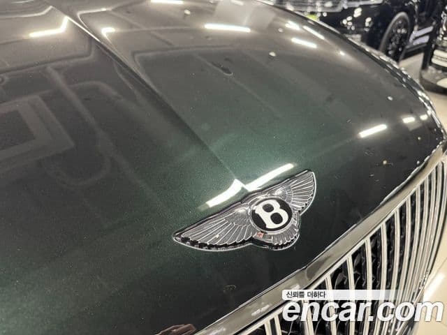 Bentley Bentayga 2024 — ფოტო 18/19