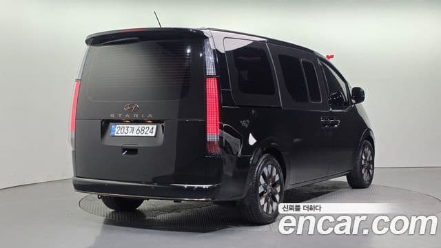 Hyundai Staria 2021 — ფოტო 2/20