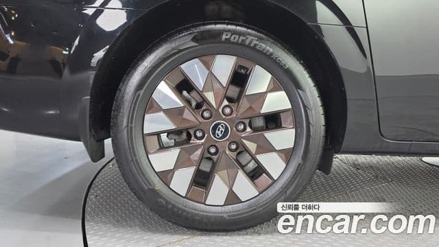 Hyundai Staria 2021 — ფოტო 5/20
