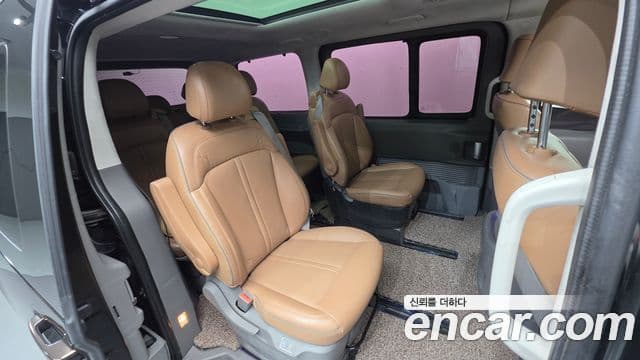 Hyundai Staria 2021 — ფოტო 19/20