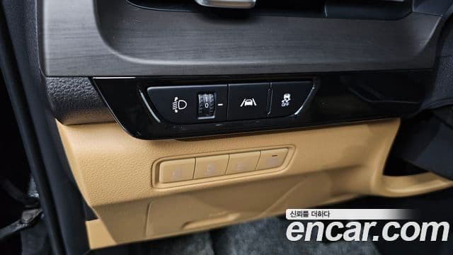 Kia Carnival 2021 — ფოტო 13/20