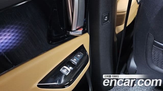 Kia Carnival 2021 — ფოტო 19/20