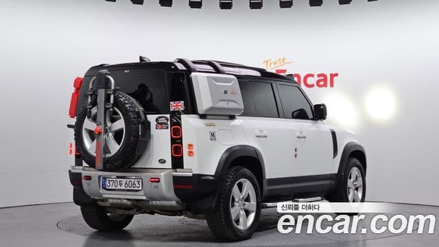 Land Rover Defender 2021 — Photo 15/20