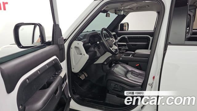 Land Rover Defender 2021 — Photo 14/20