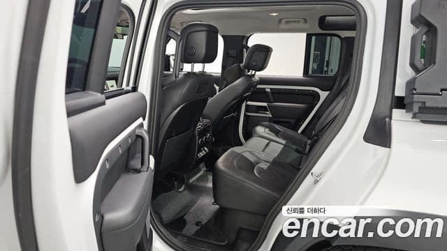 Land Rover Defender 2021 — Photo 19/20