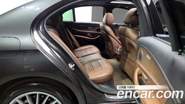 Mercedes-Benz E-Class 2021 — Şəkil 12/20