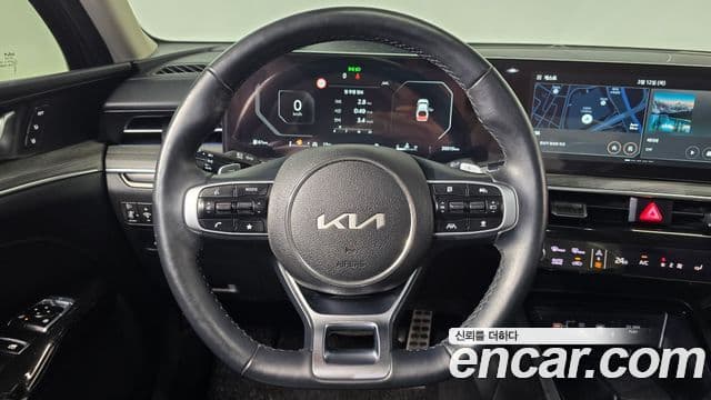 Kia K5 2023 — Şəkil 13/20