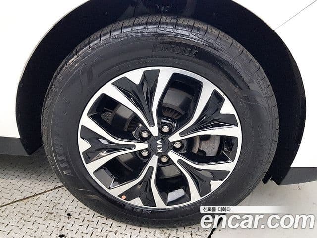 Kia Carnival 2021 — Фото 19/20