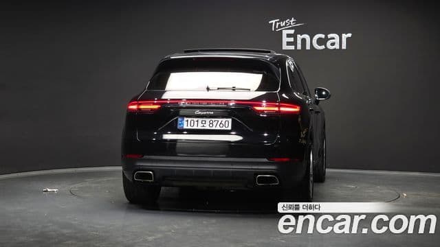Porsche Cayenne 2019 — Photo 12/20