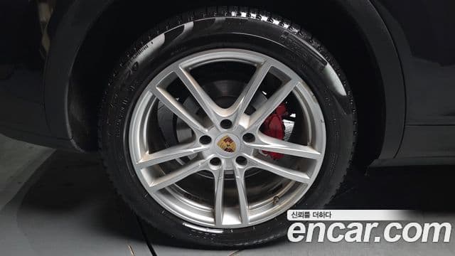 Porsche Cayenne 2019 — Photo 18/20