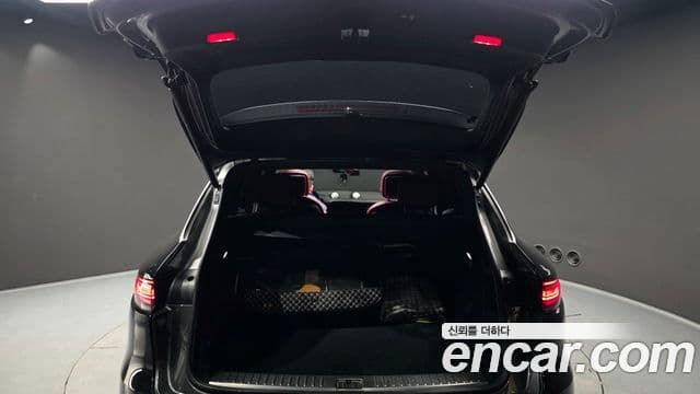 Porsche Cayenne 2019 — Photo 17/20