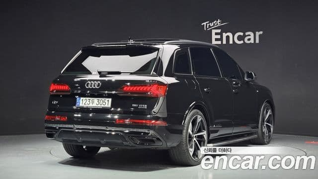 Audi Q7 2022 — Photo 20/20