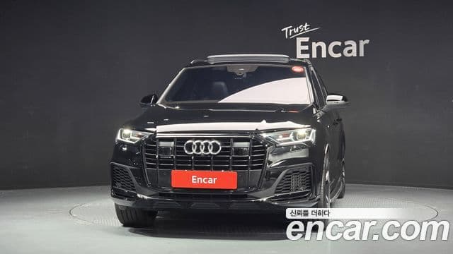 Audi Q7 2022 — Photo 8/20