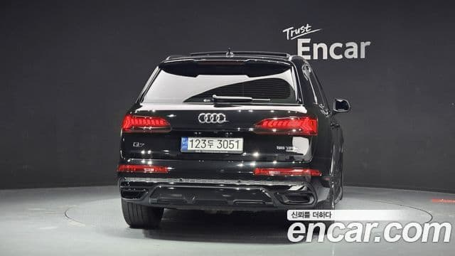 Audi Q7 2022 — Photo 5/20