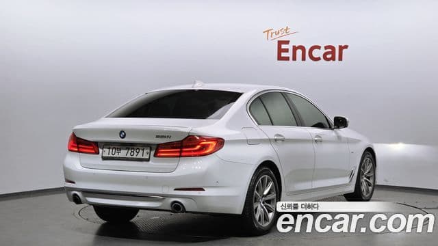 BMW 5 Series 2018 — ფოტო 1/20