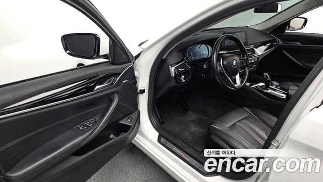 BMW 5 Series 2018 — ფოტო 11/20