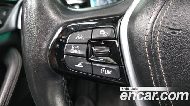 BMW 5 Series 2018 — ფოტო 18/20
