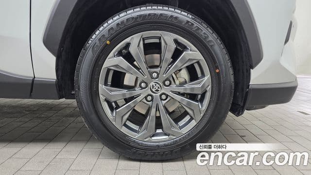Toyota RAV4 2024 — Şəkil 11/20