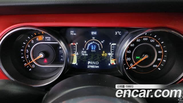Jeep Wrangler 2023 — Şəkil 8/20
