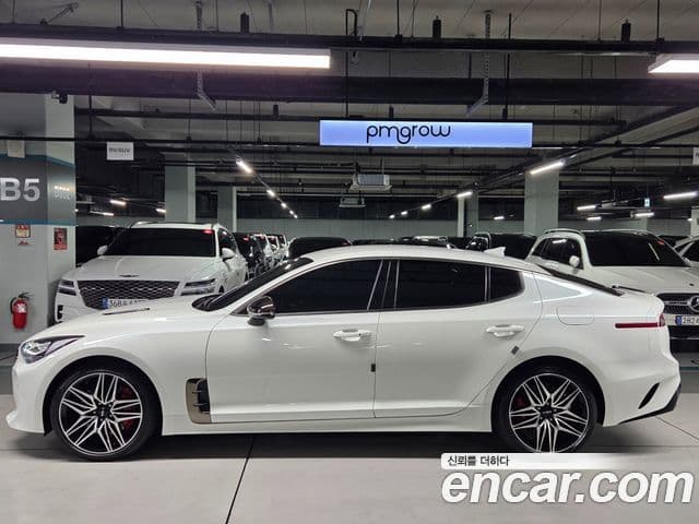 Kia Stinger 2022 — ფოტო 2/20