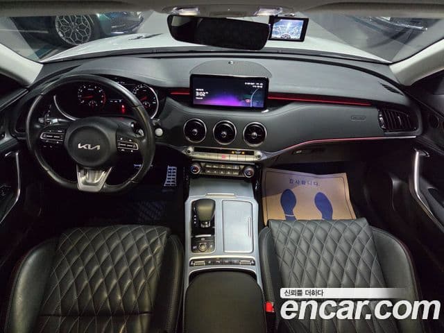 Kia Stinger 2022 — ფოტო 10/20