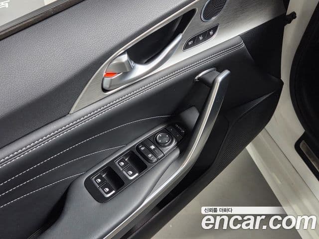 Kia Stinger 2022 — ფოტო 8/20