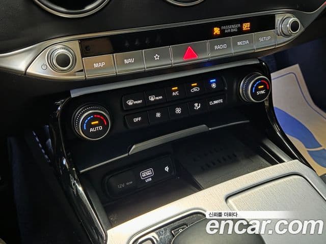 Kia Stinger 2022 — ფოტო 15/20