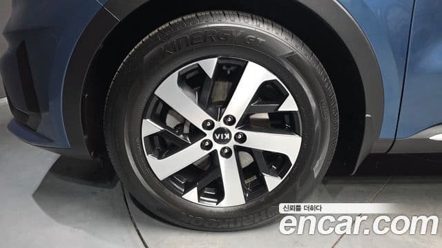 Kia Sorento 2021 — Фото 5/20
