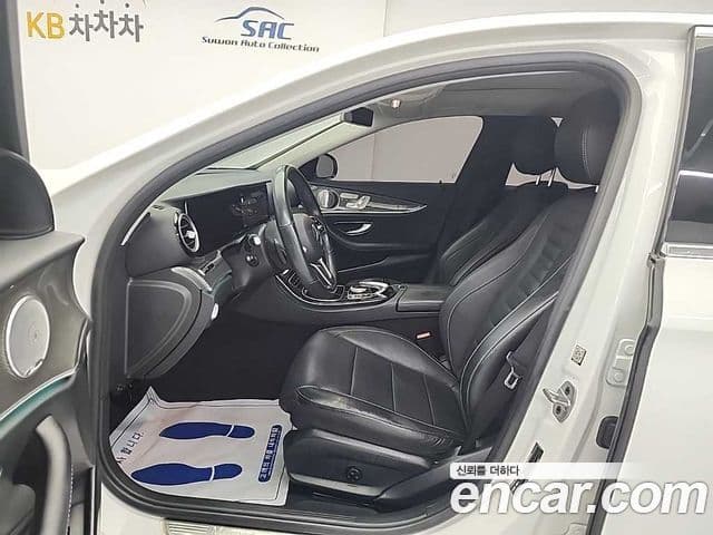 Mercedes-Benz E-Class 2020 — Photo 1/19