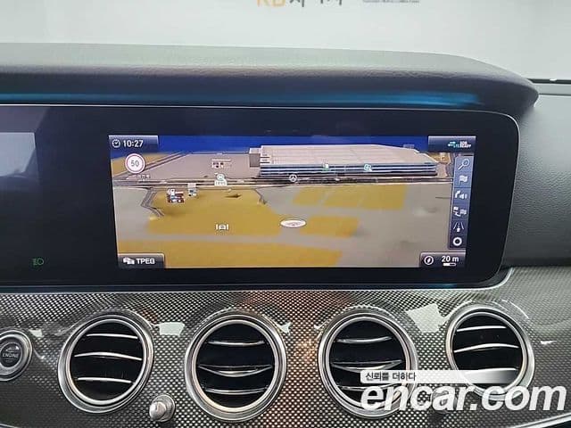 Mercedes-Benz E-Class 2020 — Photo 16/19