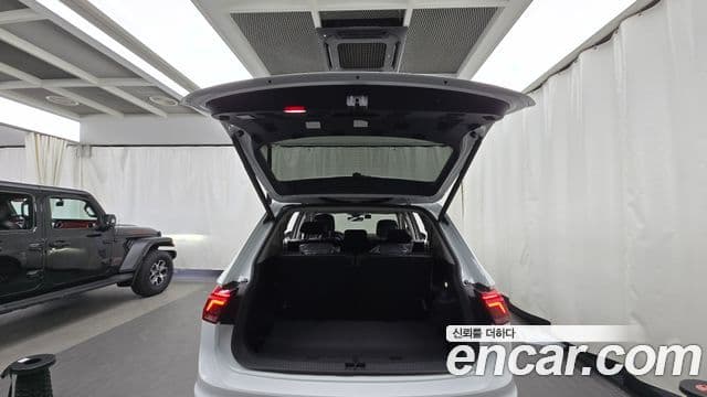 Volkswagen Tiguan Allspace 2023 — фото 20 из 20