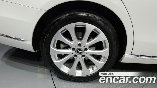 Mercedes-Benz E-Class 2019 — Şəkil 18/20