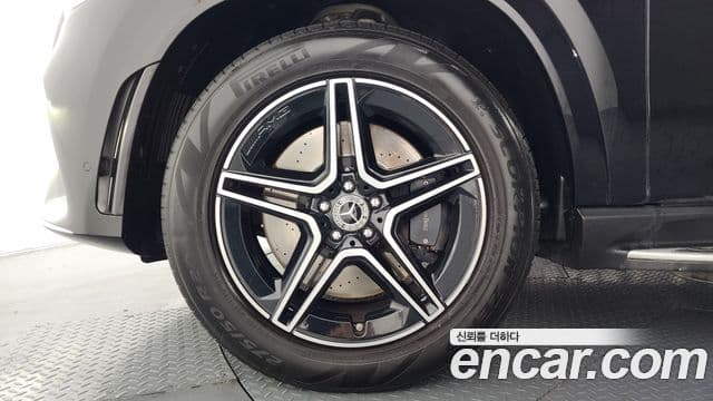 Mercedes-Benz GLE-Class 2021 — Photo 12/20