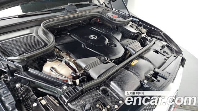 Mercedes-Benz GLE-Class 2021 — Photo 10/20