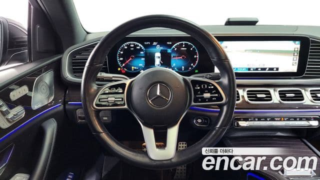 Mercedes-Benz GLE-Class 2021 — Photo 1/20