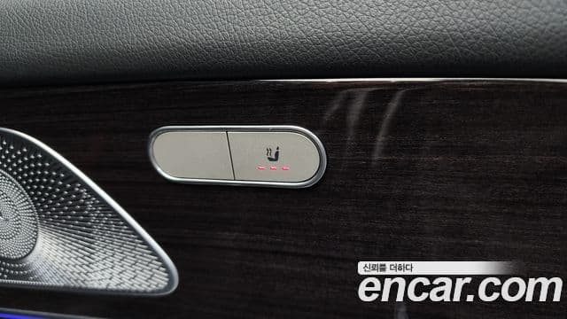 Mercedes-Benz GLE-Class 2021 — Photo 13/20