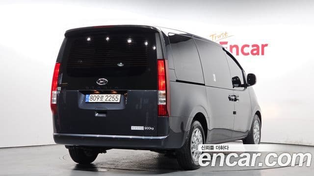 Hyundai Staria 2023 — ფოტო 1/20