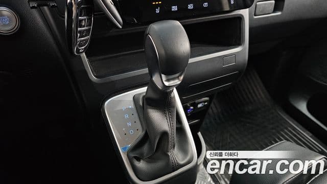 Hyundai Staria 2023 — ფოტო 7/20