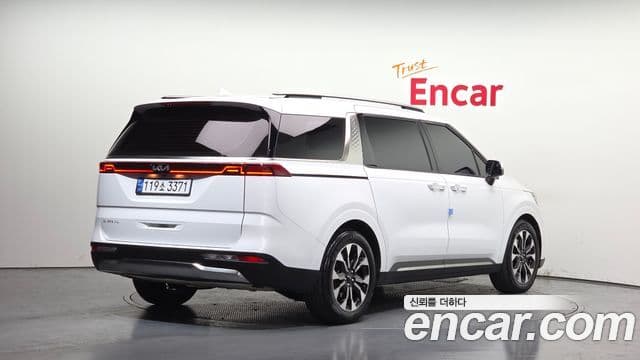 Kia Carnival 2022 — ფოტო 2/20