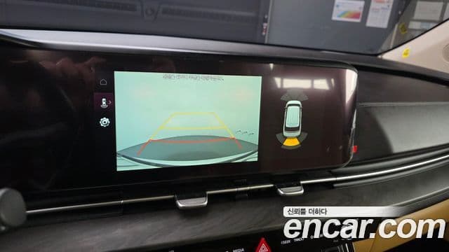 Kia Carnival 2022 — ფოტო 17/20