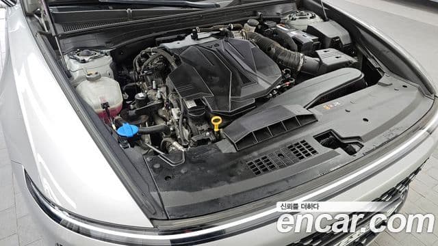 Hyundai Grandeur Hybrid 2023 — Photo 18/20